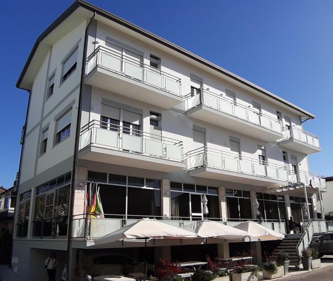 Hotel Eugenio Rimini Zewnętrze zdjęcie